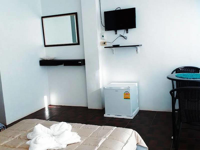 Отель Lanta Friendly House Ко-Ланта Экстерьер фото