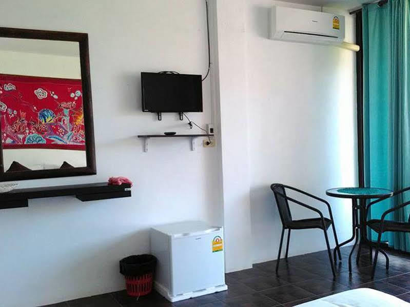 Отель Lanta Friendly House Ко-Ланта Экстерьер фото
